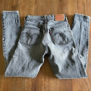 Women’s Levi’s size 24 straight/skinny grey wash jeans